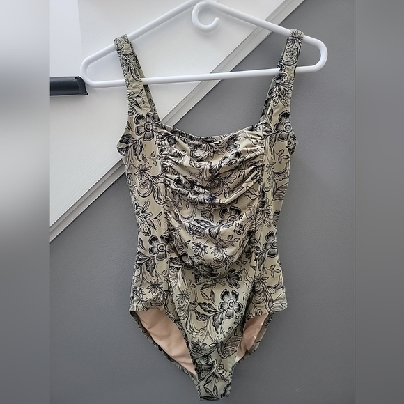 Garnet Hill Other - Garnet Hill Womens Ruched Bandeau One-Piece Swimsuit Floral Print Sz 8